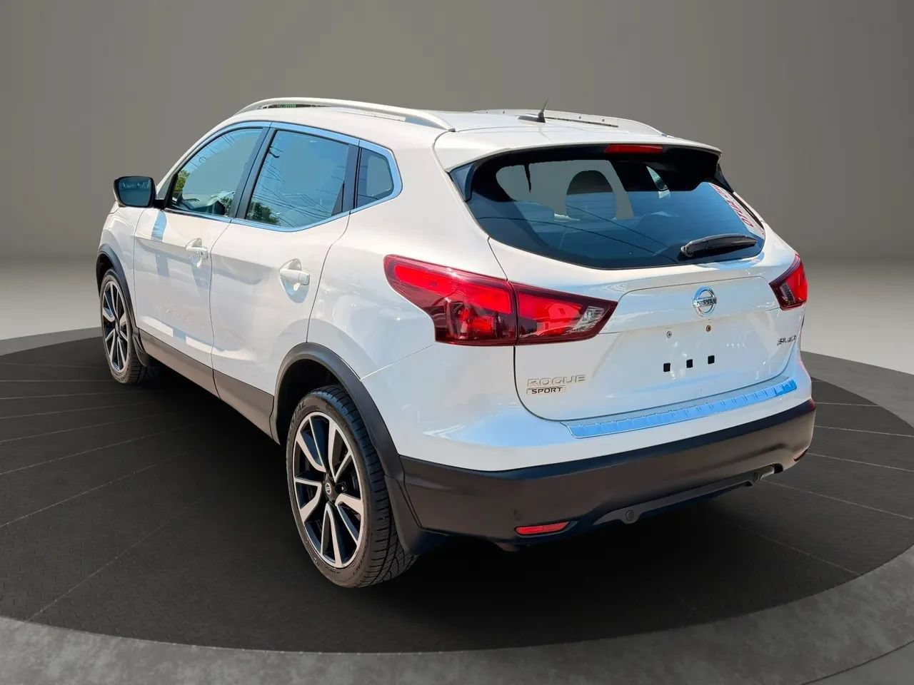 Used 2019 Nissan Rogue Sport SL AWD/4WD image 6