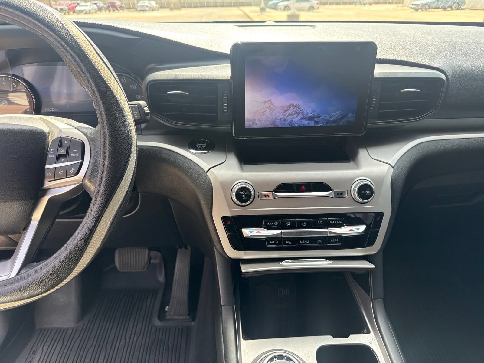 Used 2021 Ford Explorer XLT RWD image 14