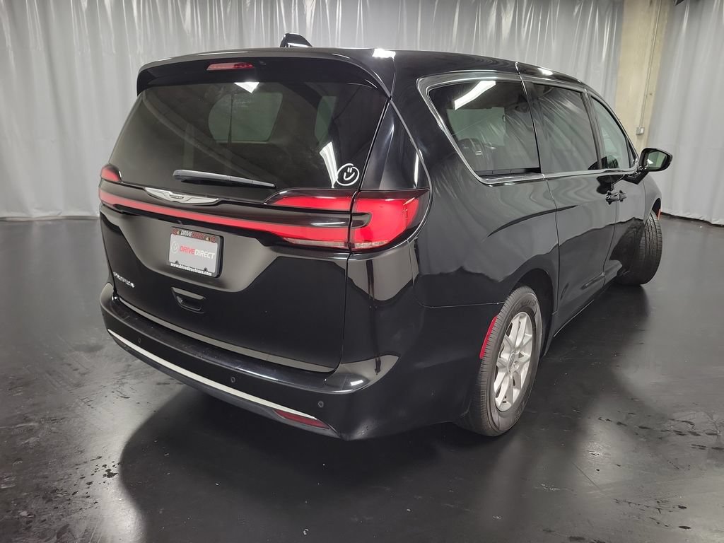 Used 2024 Chrysler Pacifica Touring-L FWD image 8