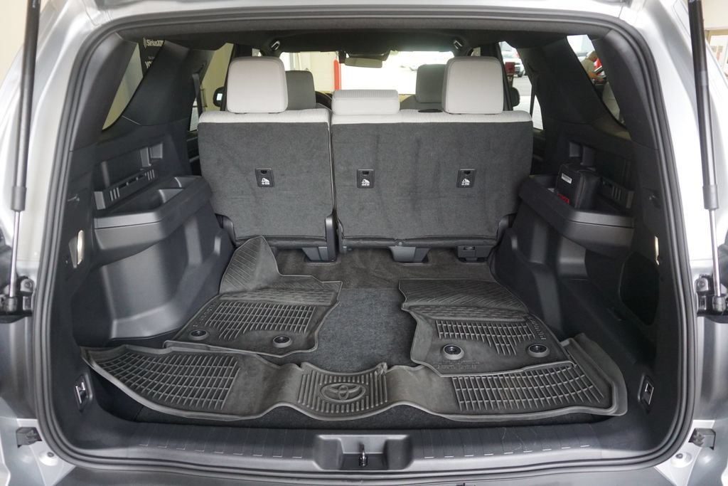Used 2025 Toyota 4Runner SR5 AWD/4WD image 15
