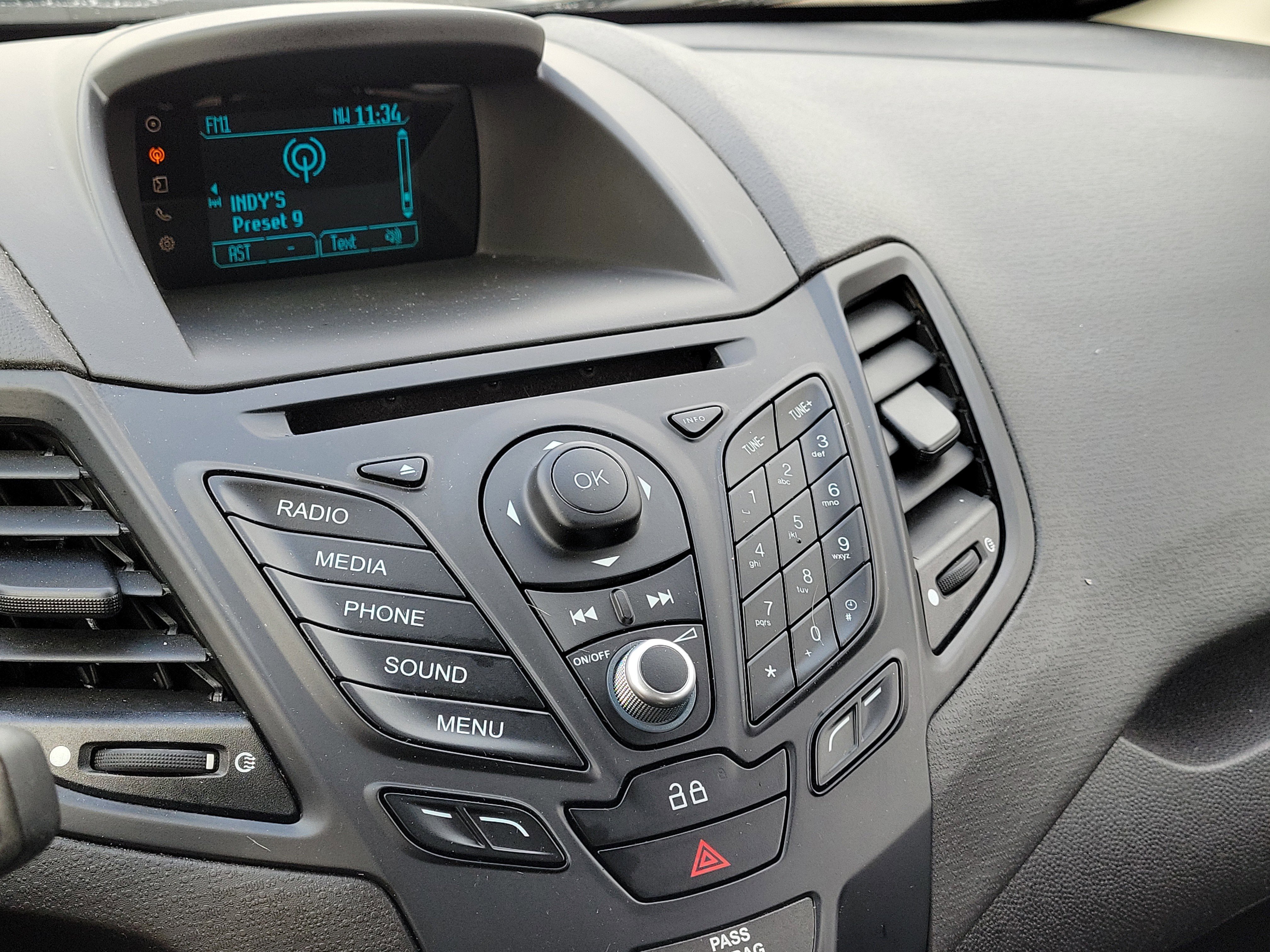 Used 2015 Ford Fiesta SE image 26