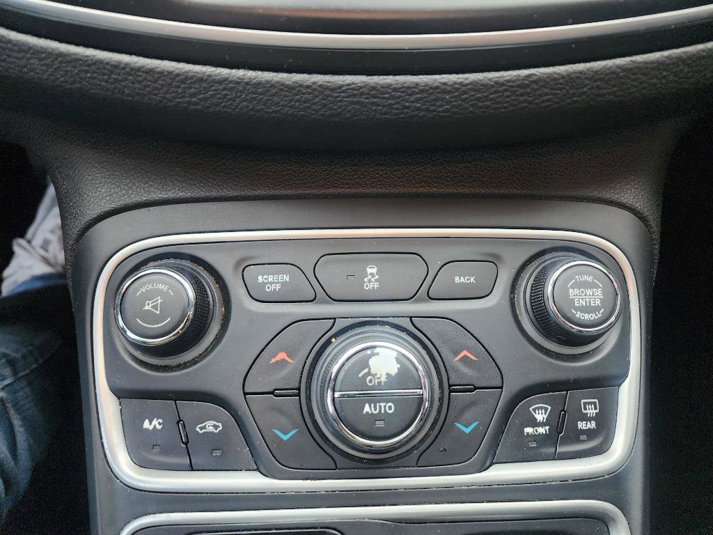 Used 2017 Chrysler 200 Limited Platinum w/ Comfort & Convenience Group image 15