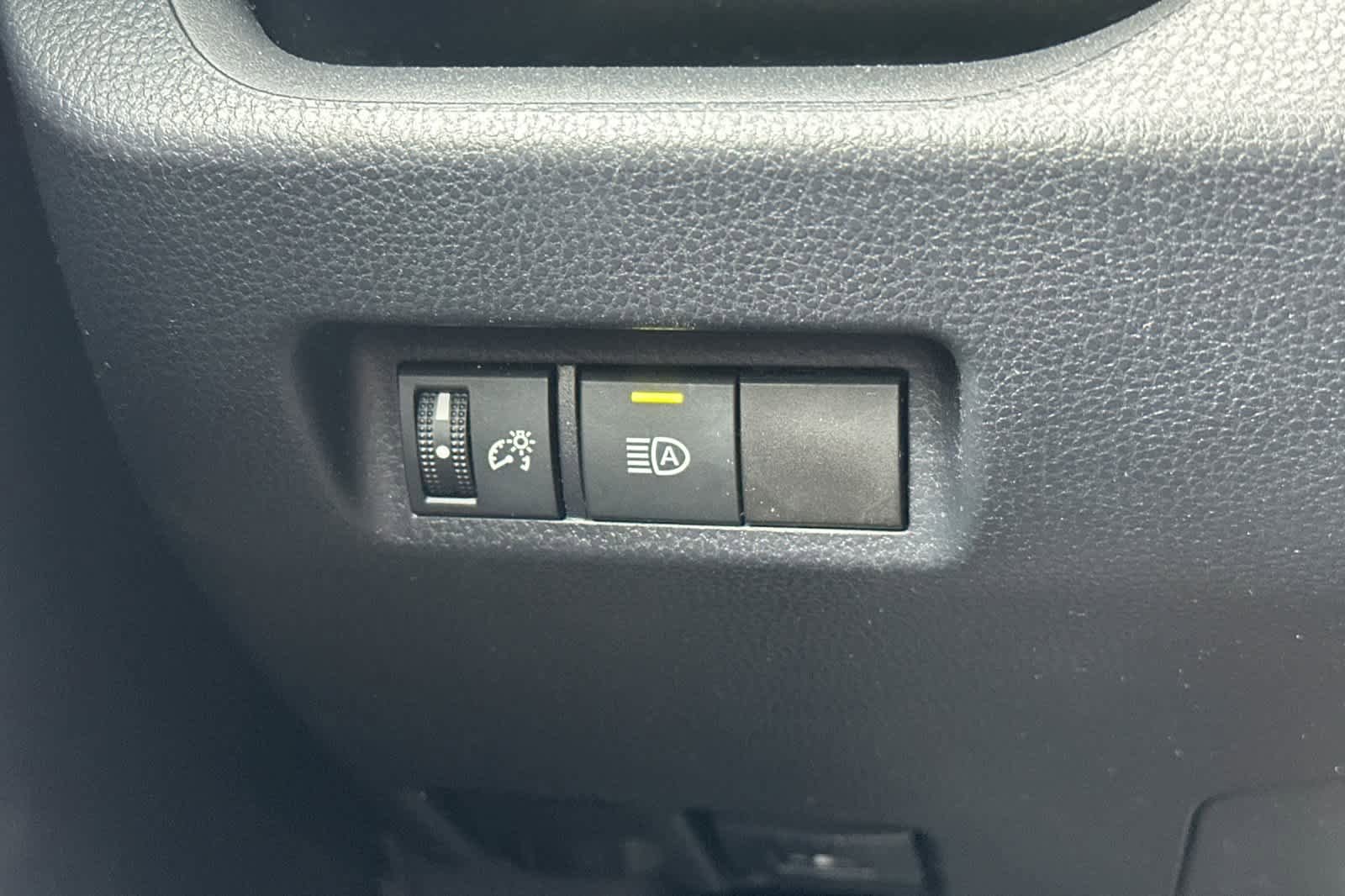 Used 2019 Toyota RAV4 LE w/ Carpet Mat Package FWD image 29
