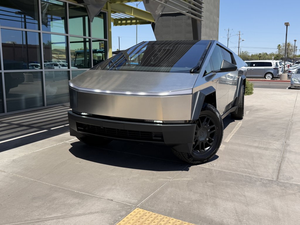 Used 2024 Tesla Cybertruck AWD Crew Cab image 2
