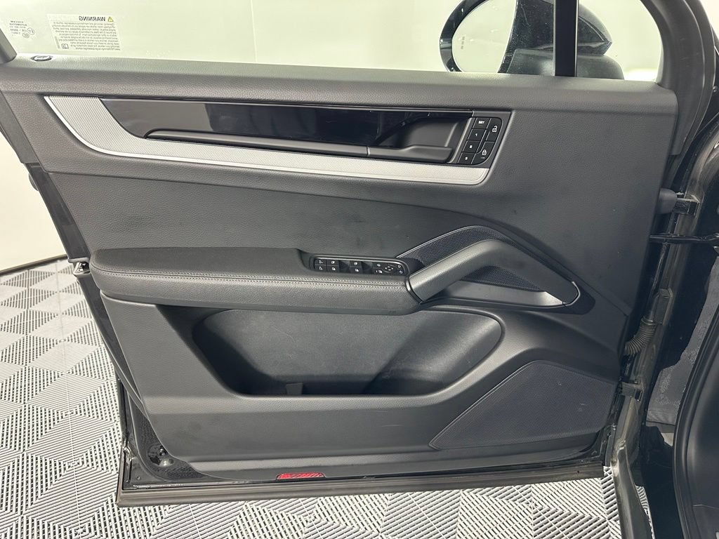 Certified 2024 Porsche Cayenne AWD/4WD image 16
