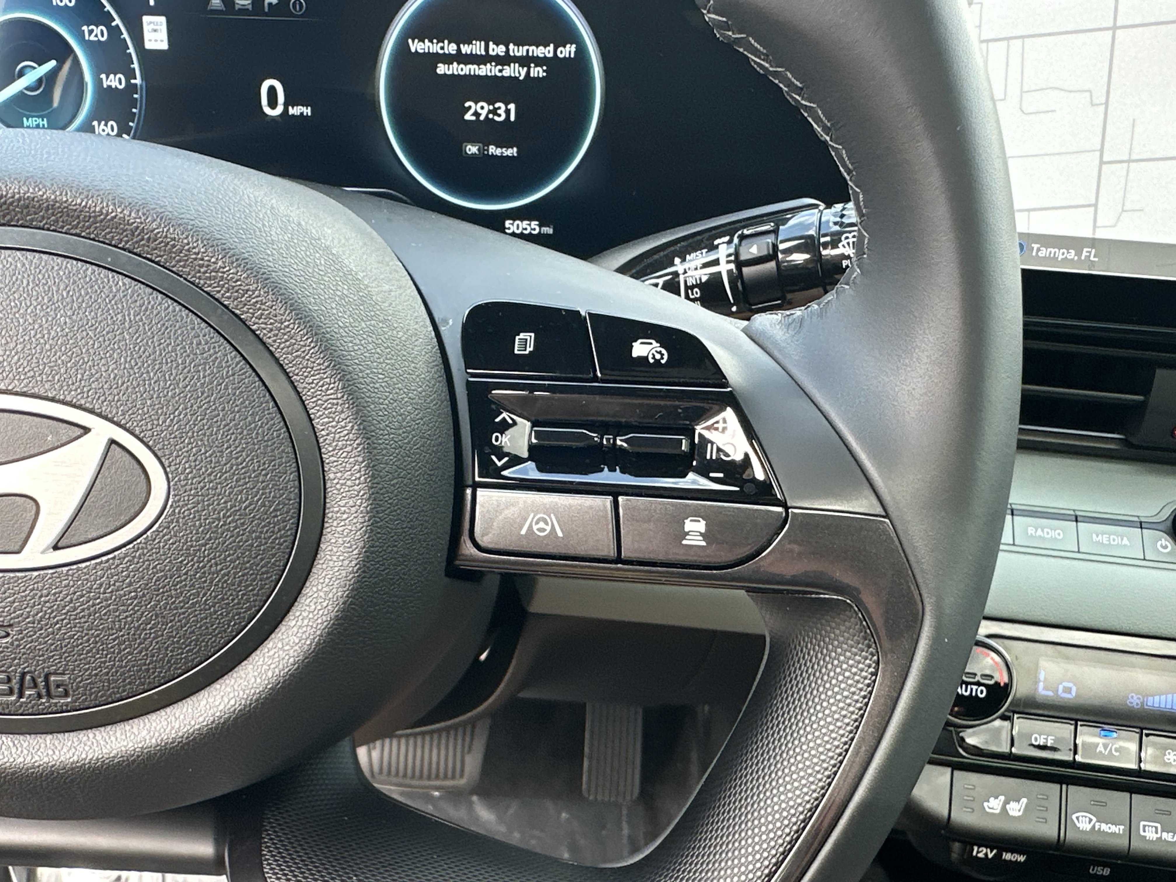 Used 2025 Hyundai Elantra Limited image 34