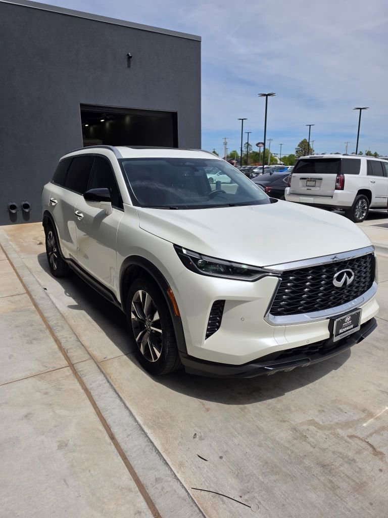 Used 2024 INFINITI QX60 Luxe AWD/4WD image 3