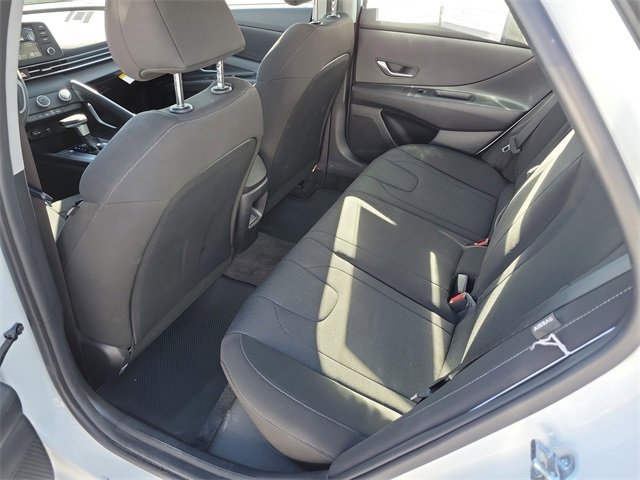 Certified 2025 Hyundai Elantra SE image 18