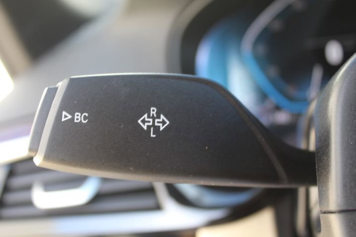 Used 2020 BMW 530e xDrive w/ Premium Package image 19