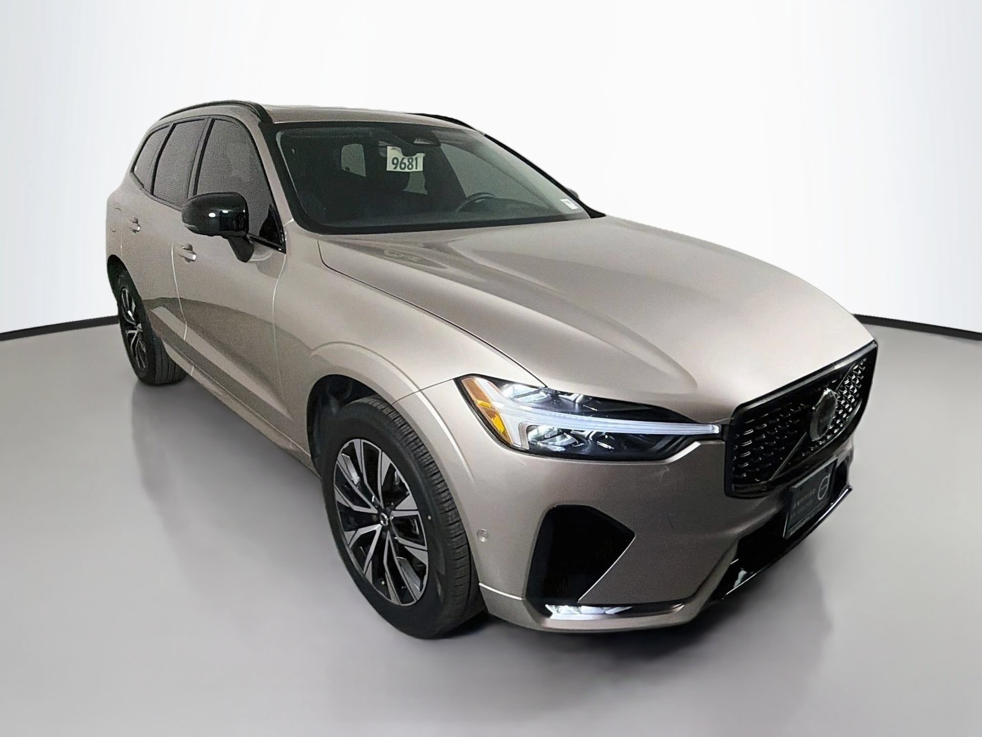 Certified 2024 Volvo XC60 B5 Plus AWD/4WD image 3