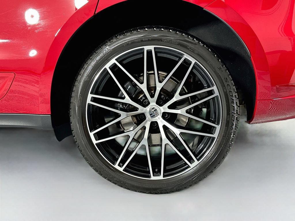 Certified 2023 Porsche Macan AWD/4WD image 33