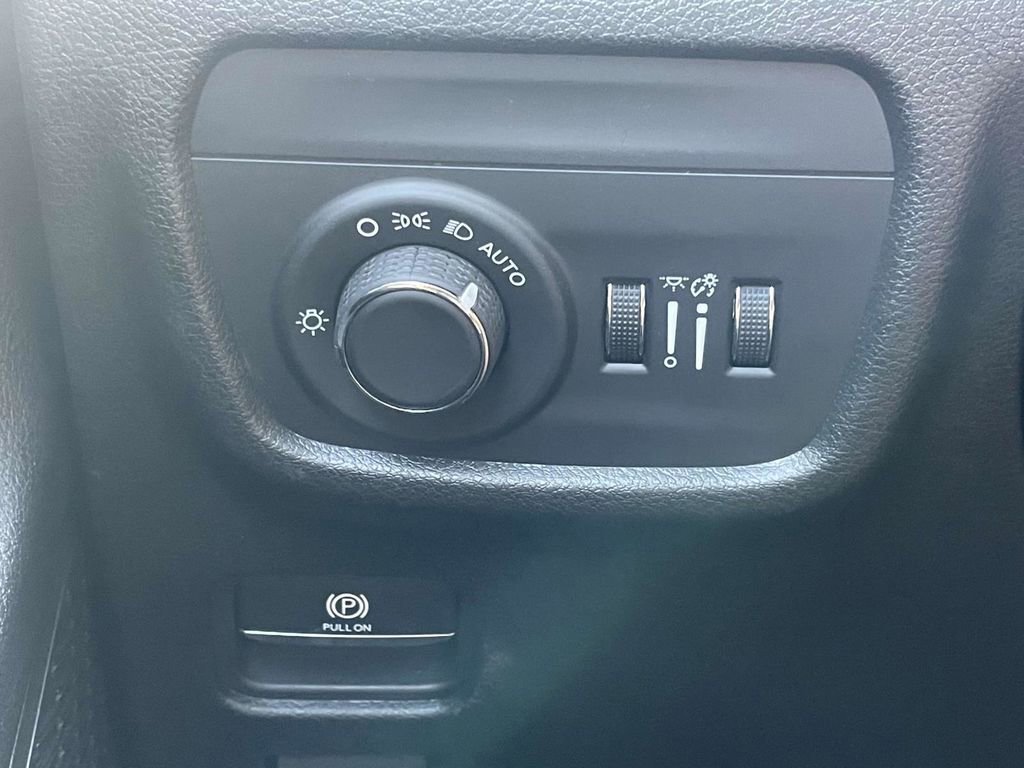 Certified 2025 Jeep Grand Cherokee L Laredo w/ Luxury Tech Group I image 32