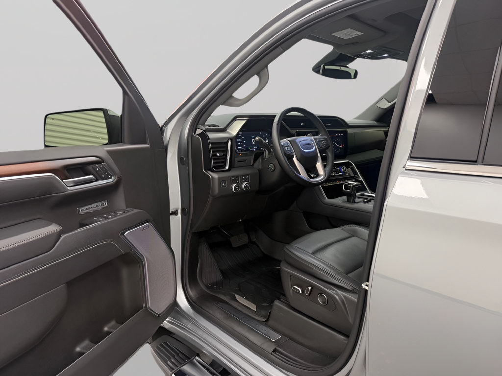 Used 2025 GMC Sierra 1500 Denali AWD/4WD image 9