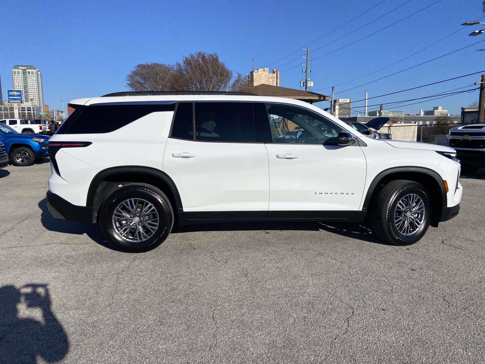 Certified 2025 Chevrolet Traverse LT image 24