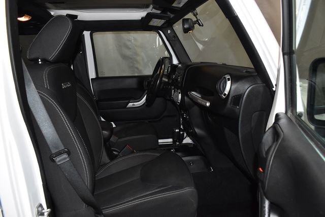 Used 2017 Jeep Wrangler Unlimited Sahara w/ Max Tow Package image 26