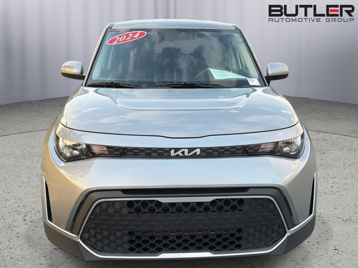 Used 2024 Kia Soul LX w/ Option Group 015 FWD image 9