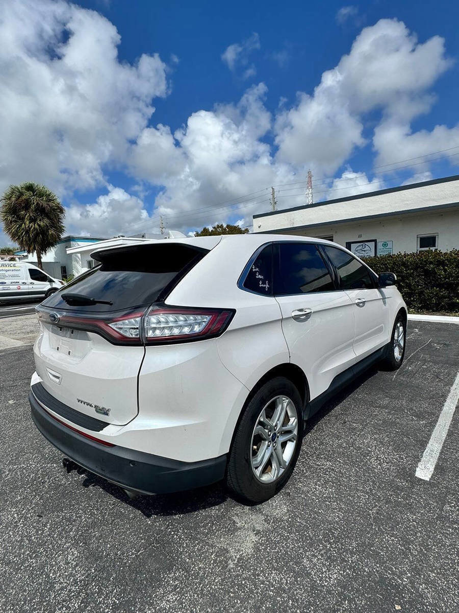 Used 2018 Ford Edge Titanium w/ Technology Package AWD/4WD image 7