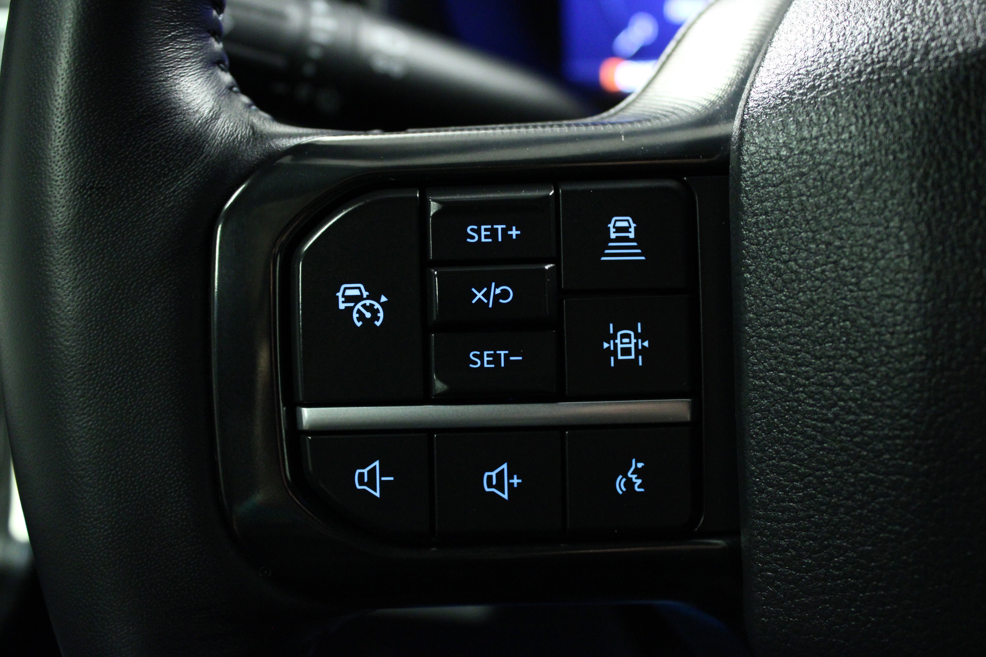 Used 2025 Ford F250 Platinum w/ FX4 Off-Road Package image 20