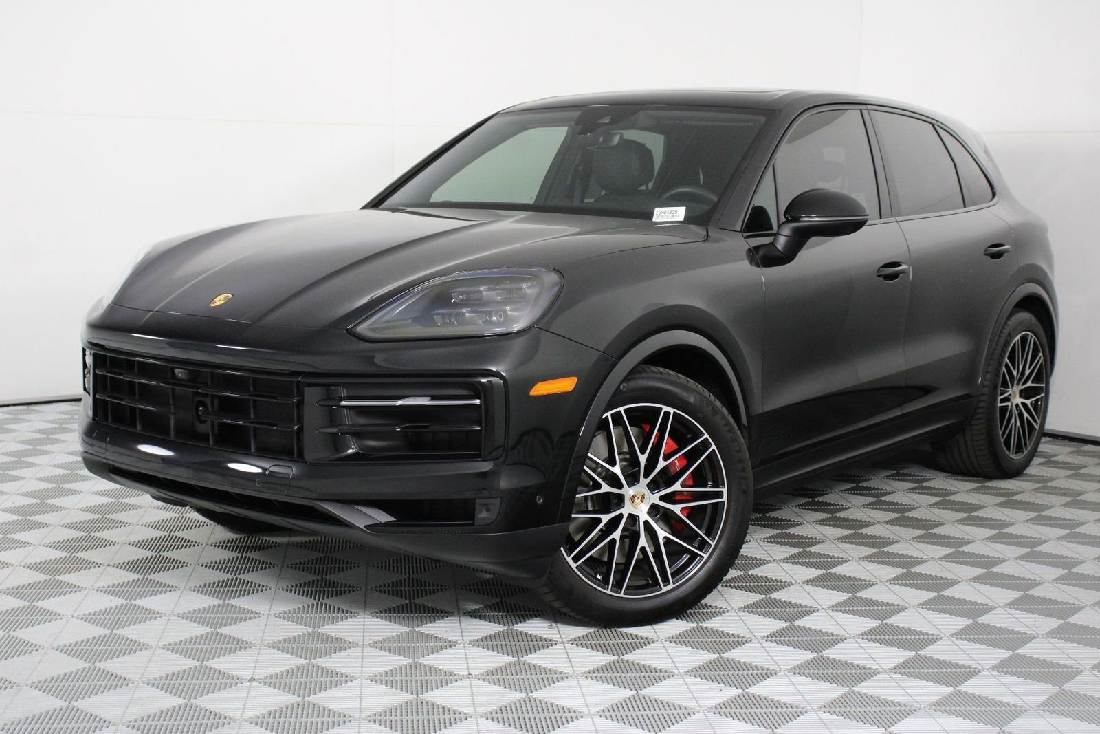 Certified 2025 Porsche Cayenne S AWD/4WD image 35