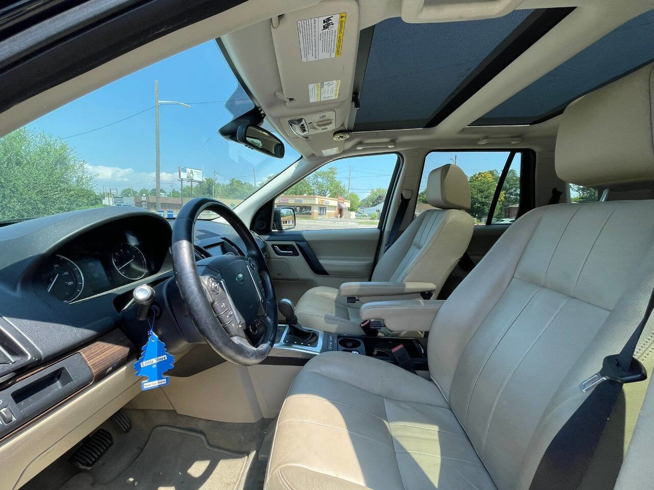 Used 2013 Land Rover LR2 HSE image 10