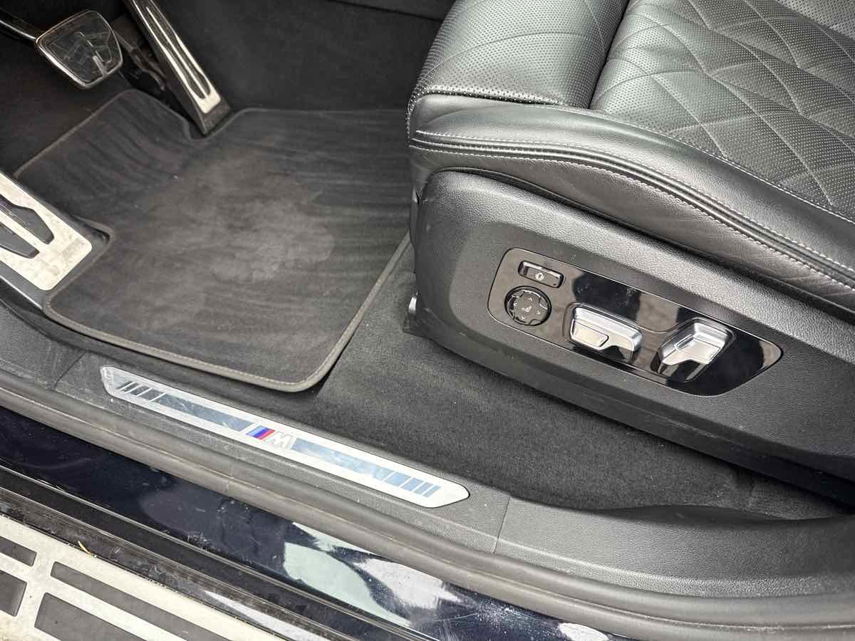 Used 2023 BMW X7 xDrive40i w/ Executive Package image 14