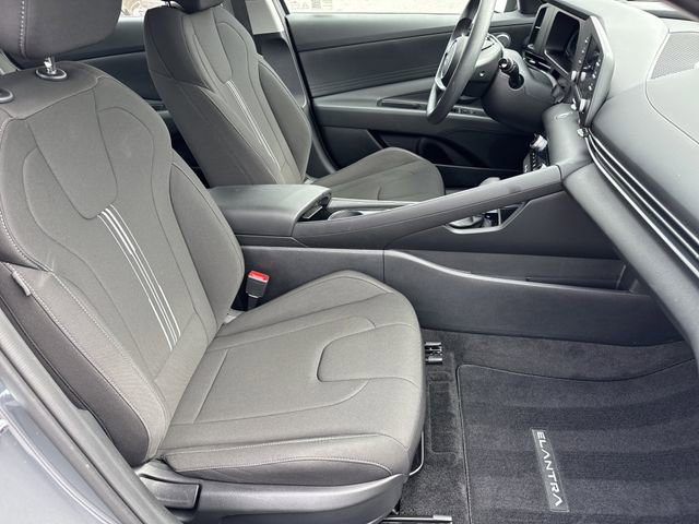 Certified 2025 Hyundai Elantra Hybrid FWD image 13