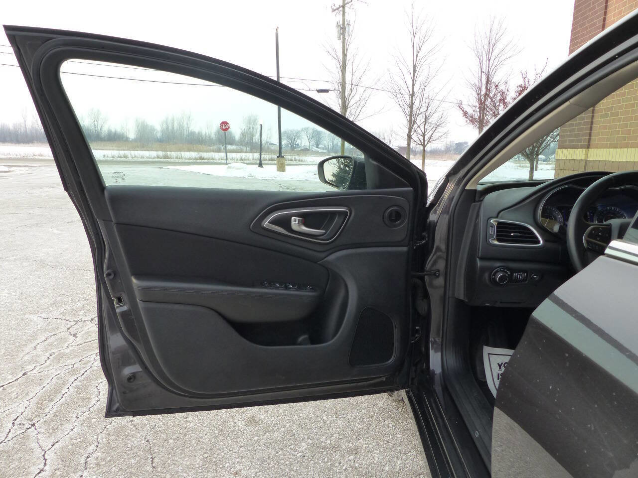 Used 2016 Chrysler 200 Limited w/ Convenience Group image 17