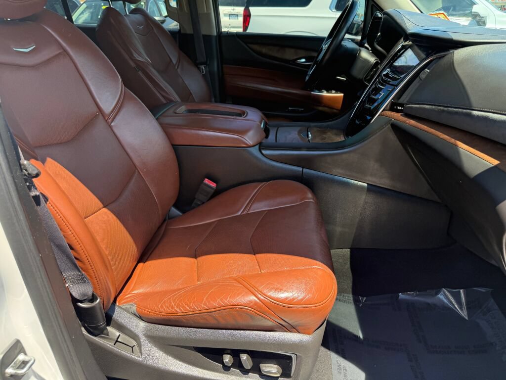 Used 2016 Cadillac Escalade ESV Luxury AWD/4WD image 33