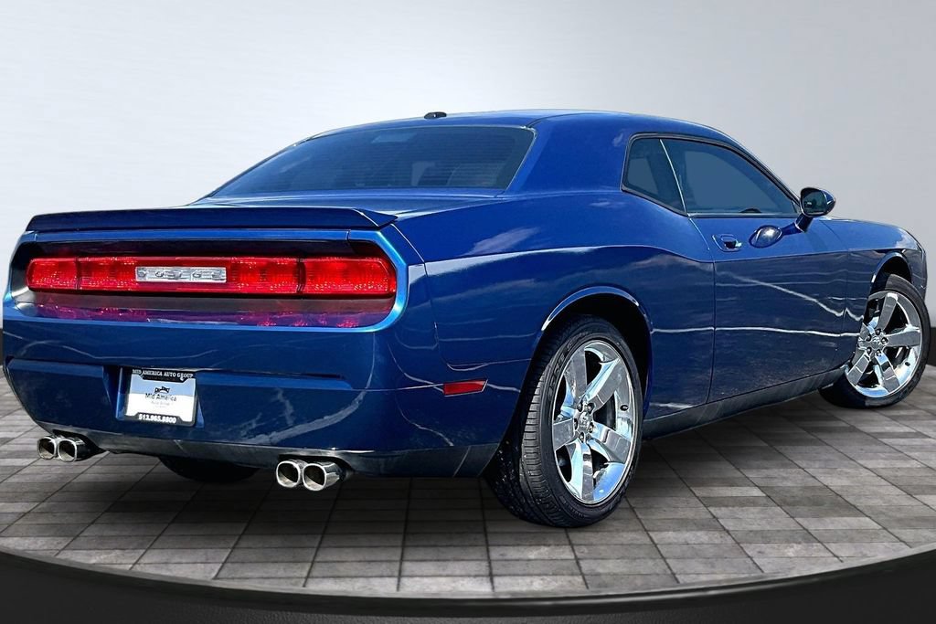 Used 2010 Dodge Challenger R/T RWD image 2
