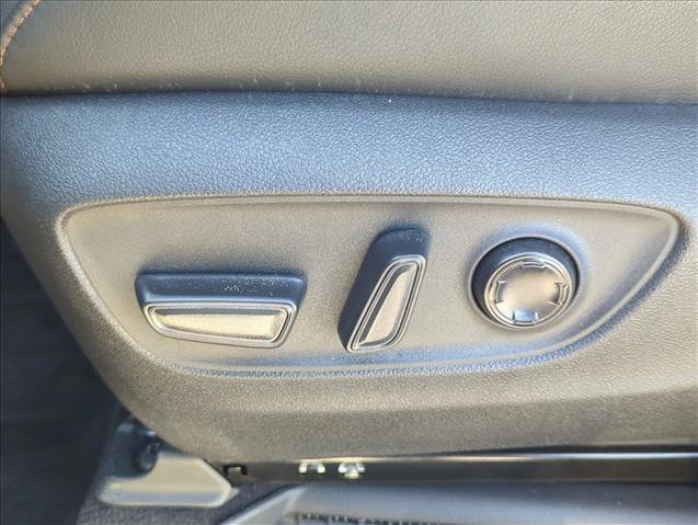 Used 2025 Toyota Sienna Platinum FWD image 9