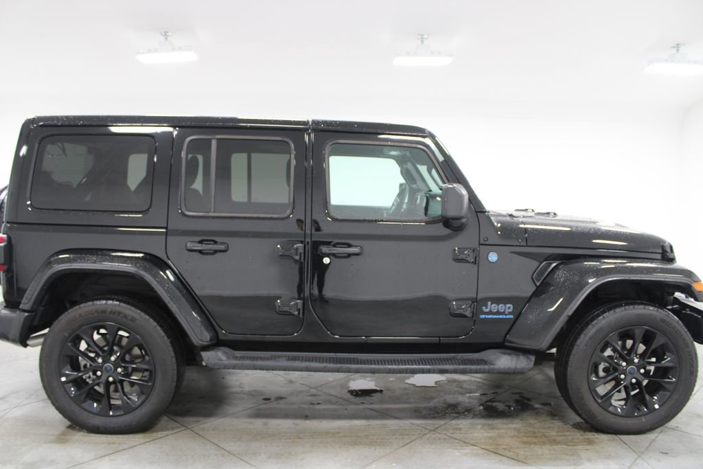 Used 2025 Jeep Wrangler Unlimited Sahara image 11