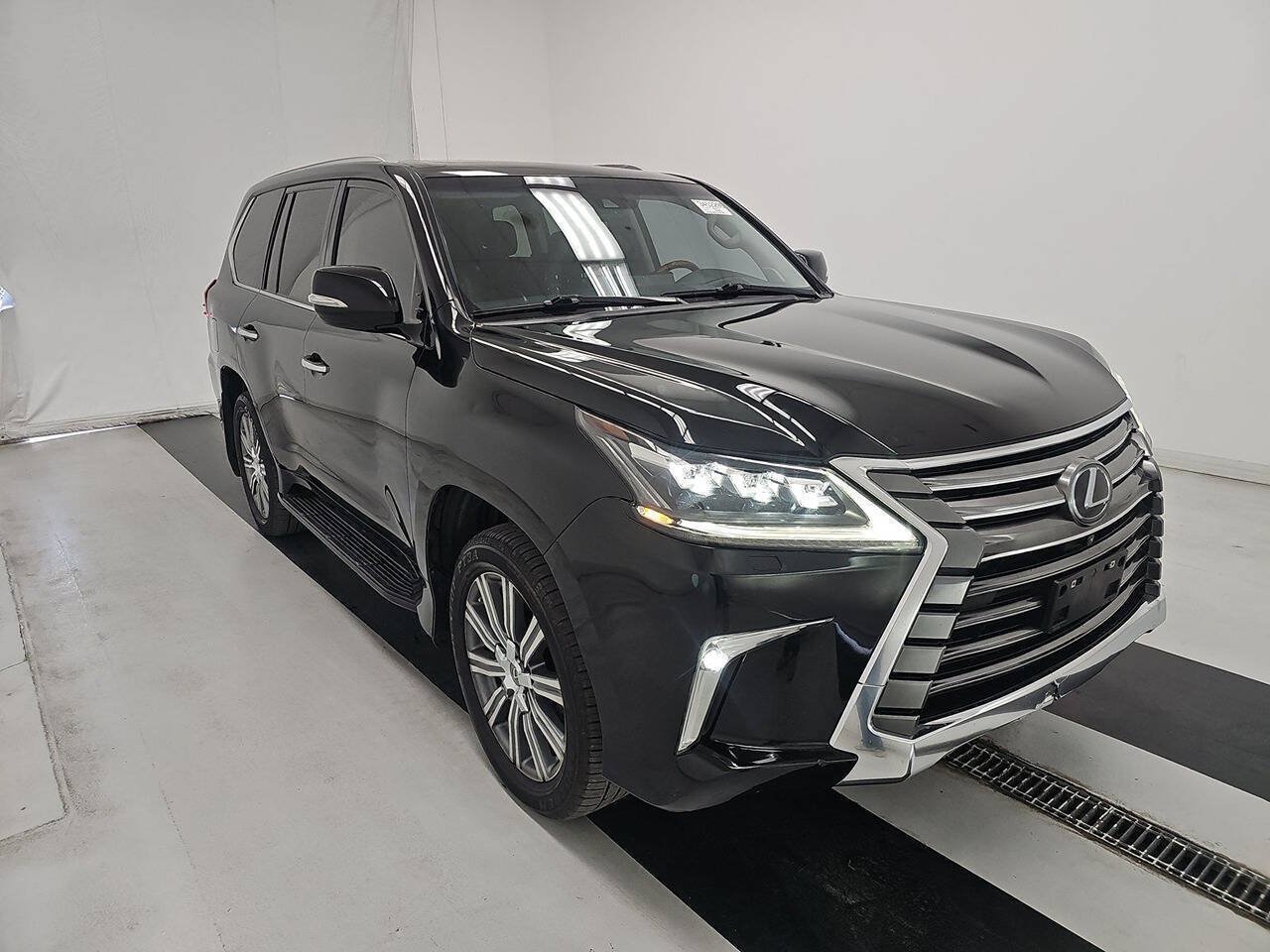 Used 2017 Lexus LX 570 4WD w/ Luxury Package image 3