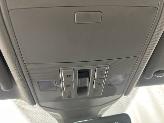 Used 2025 Volkswagen Jetta SE w/ Sunroof Package image 22
