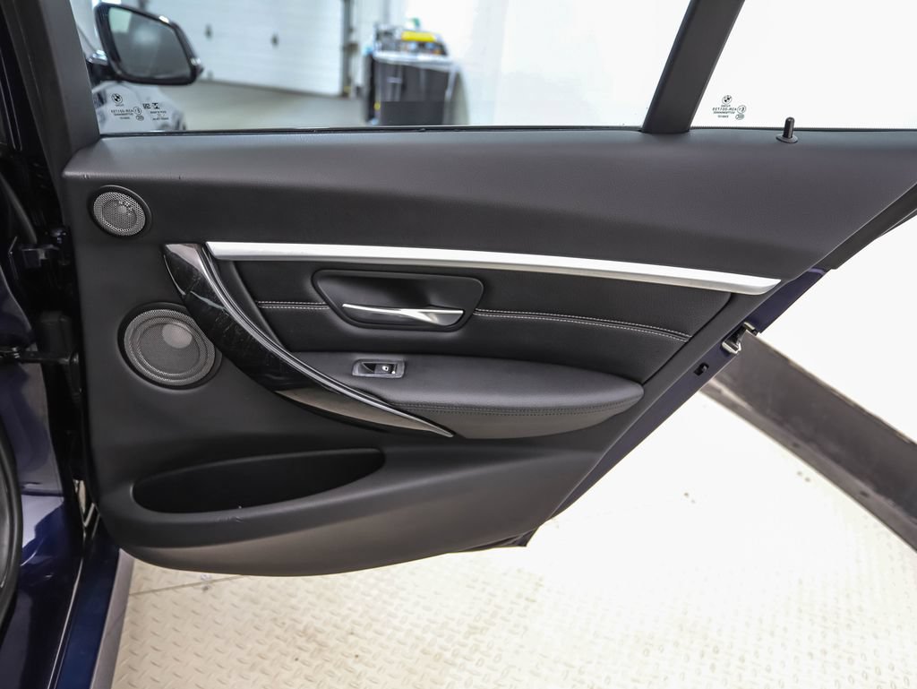 Used 2018 BMW 340i xDrive Sedan AWD/4WD image 25