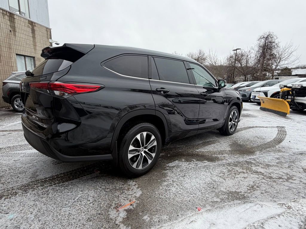 Used 2020 Toyota Highlander XLE image 6