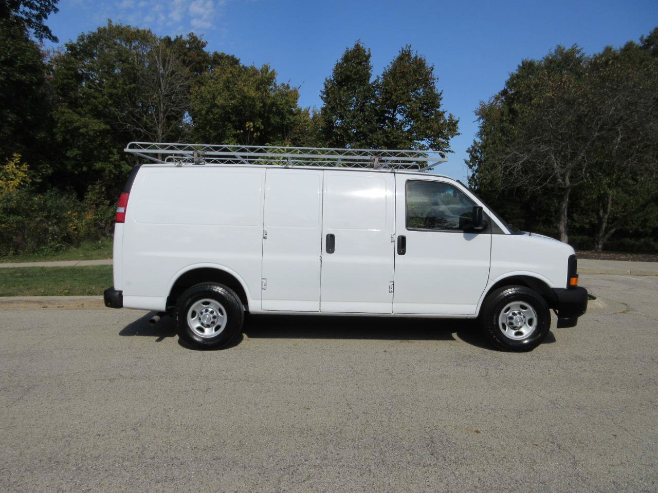 Used 2017 Chevrolet Express 3500 RWD image 8