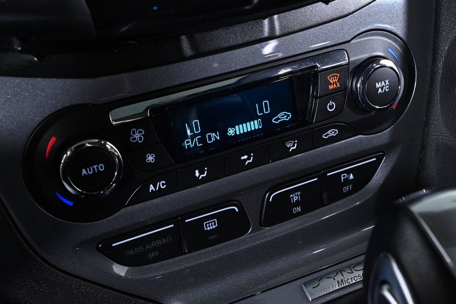 Used 2012 Ford Focus Titanium FWD image 17