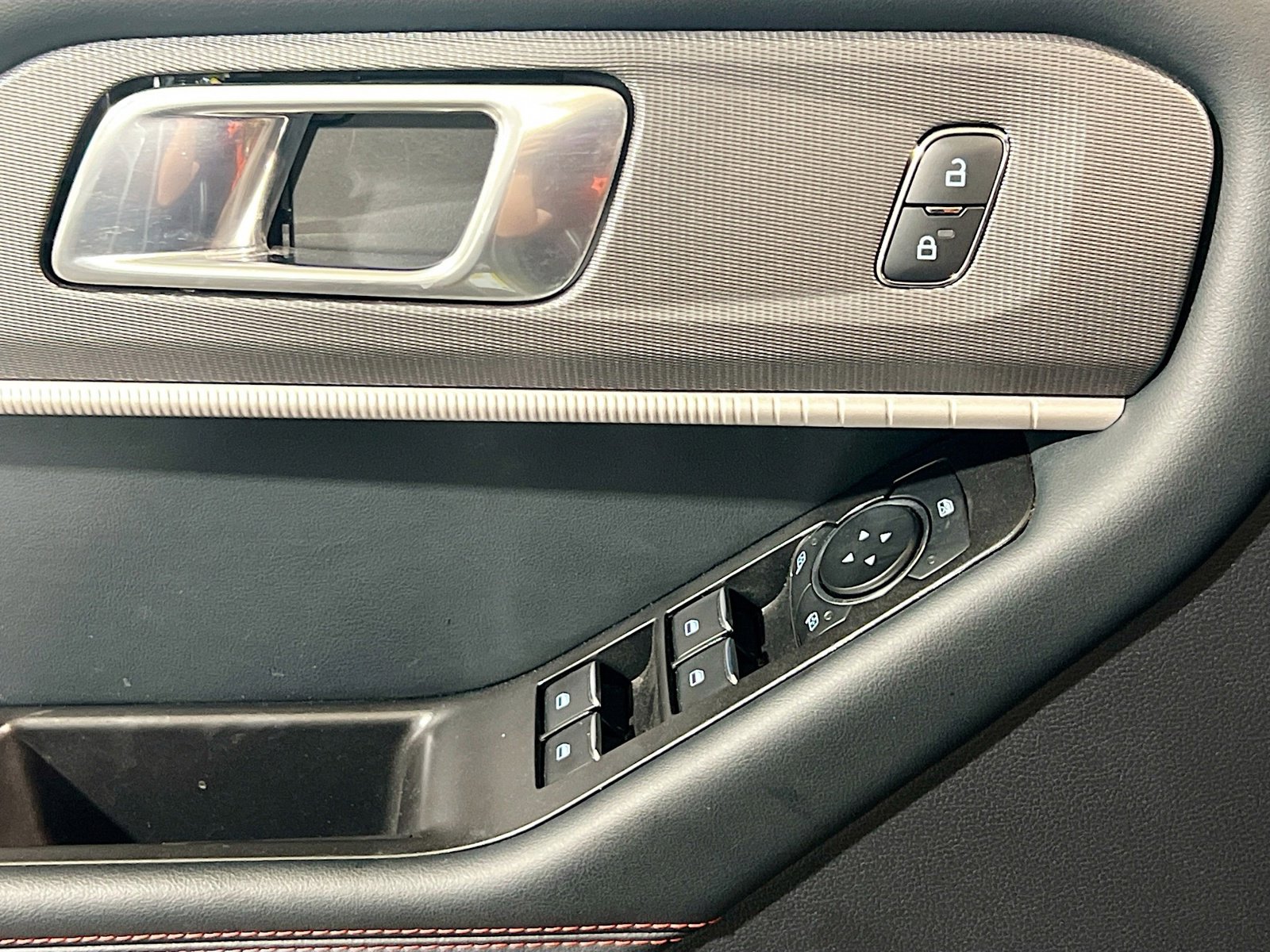 Used 2025 Ford Explorer ST-Line RWD image 14