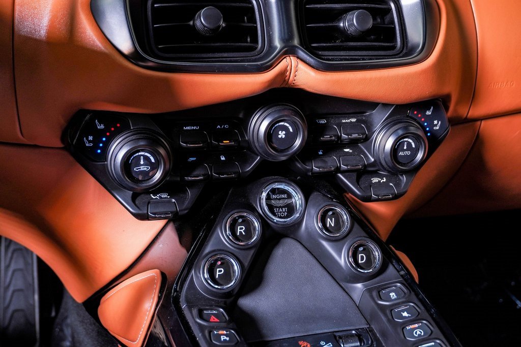 Used 2023 Aston Martin V8 Vantage Coupe image 26