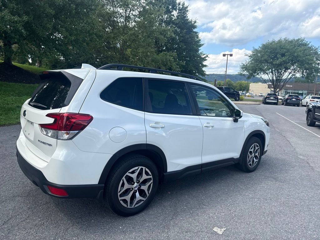 Used 2023 Subaru Forester Premium AWD/4WD image 3