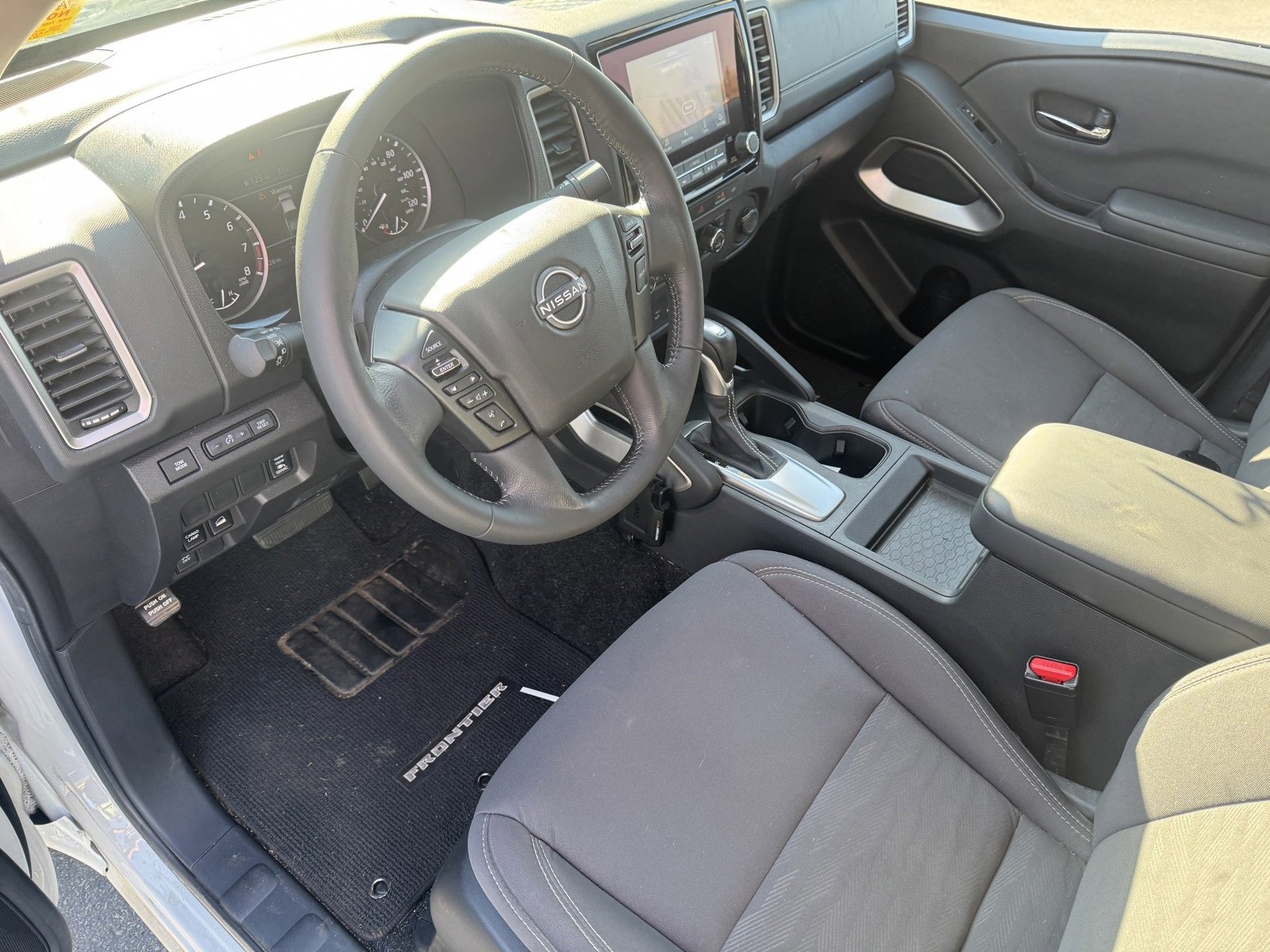 Used 2024 Nissan Frontier SV image 10