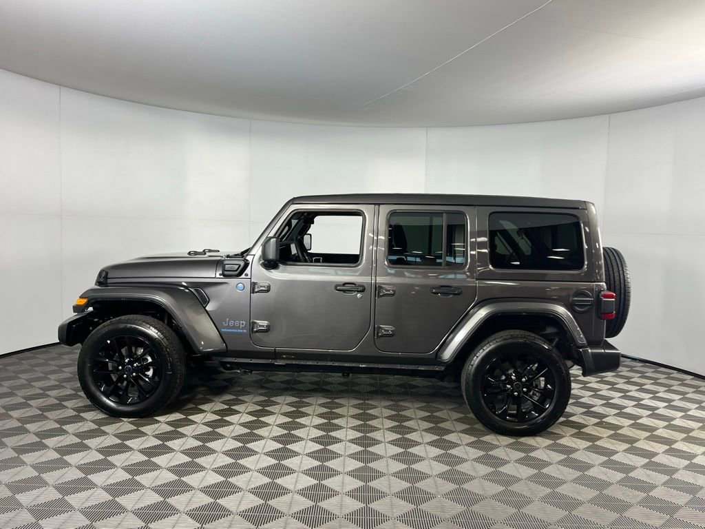 Used 2025 Jeep Wrangler Unlimited Sahara w/ Safety Group image 10