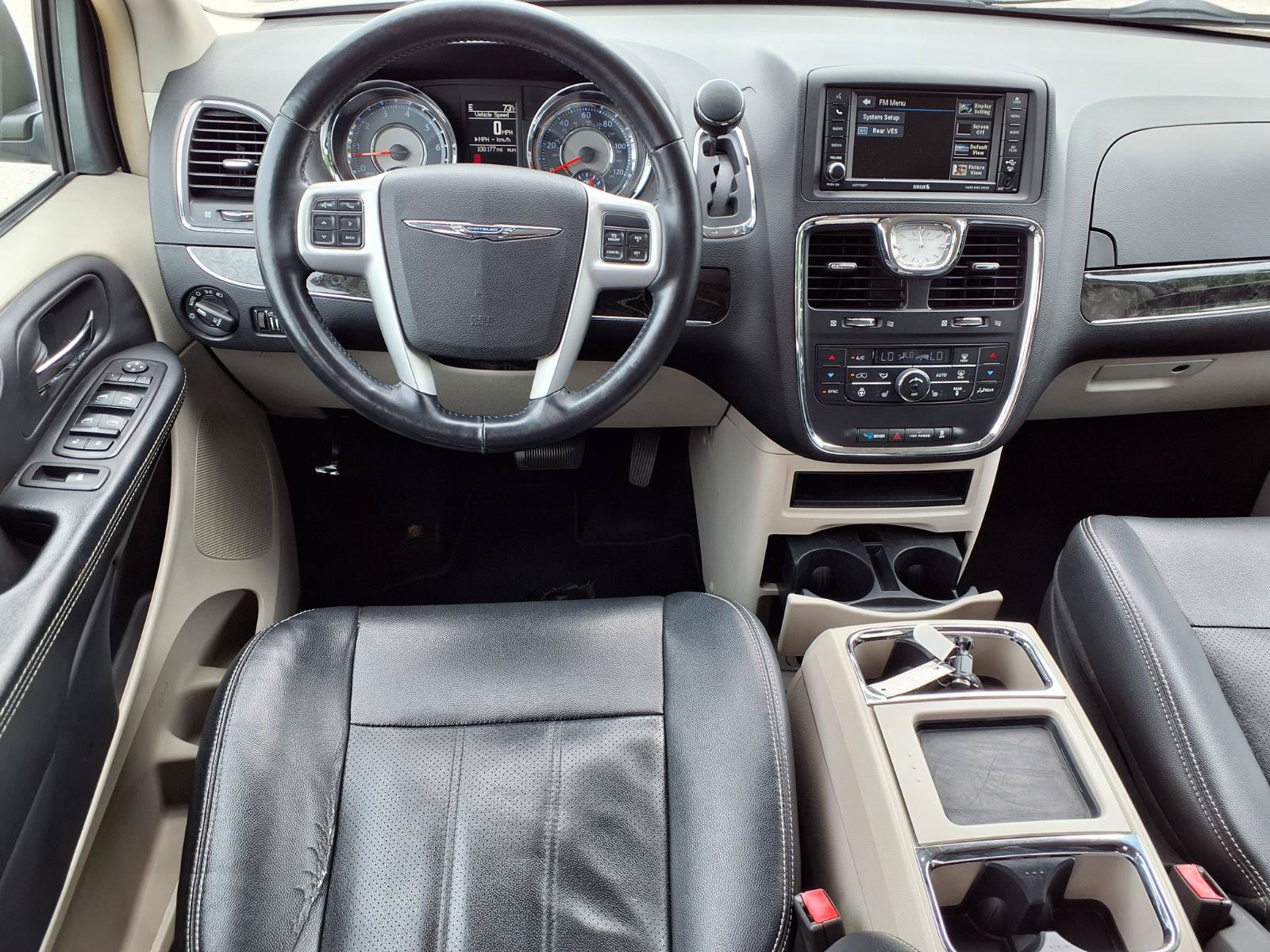 Used 2015 Chrysler Town & Country Touring-L w/ Driver Convenience Group FWD image 2