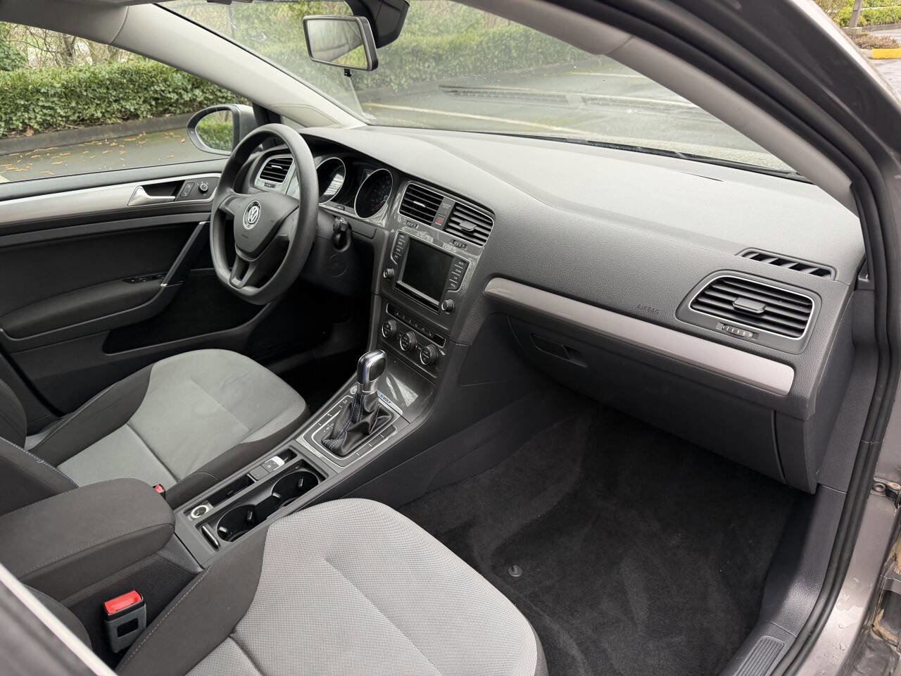 Used 2016 Volkswagen e-Golf SE image 12