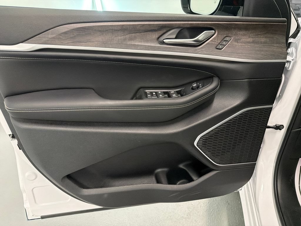 New 2026 Jeep Grand Cherokee Limited AWD/4WD image 11