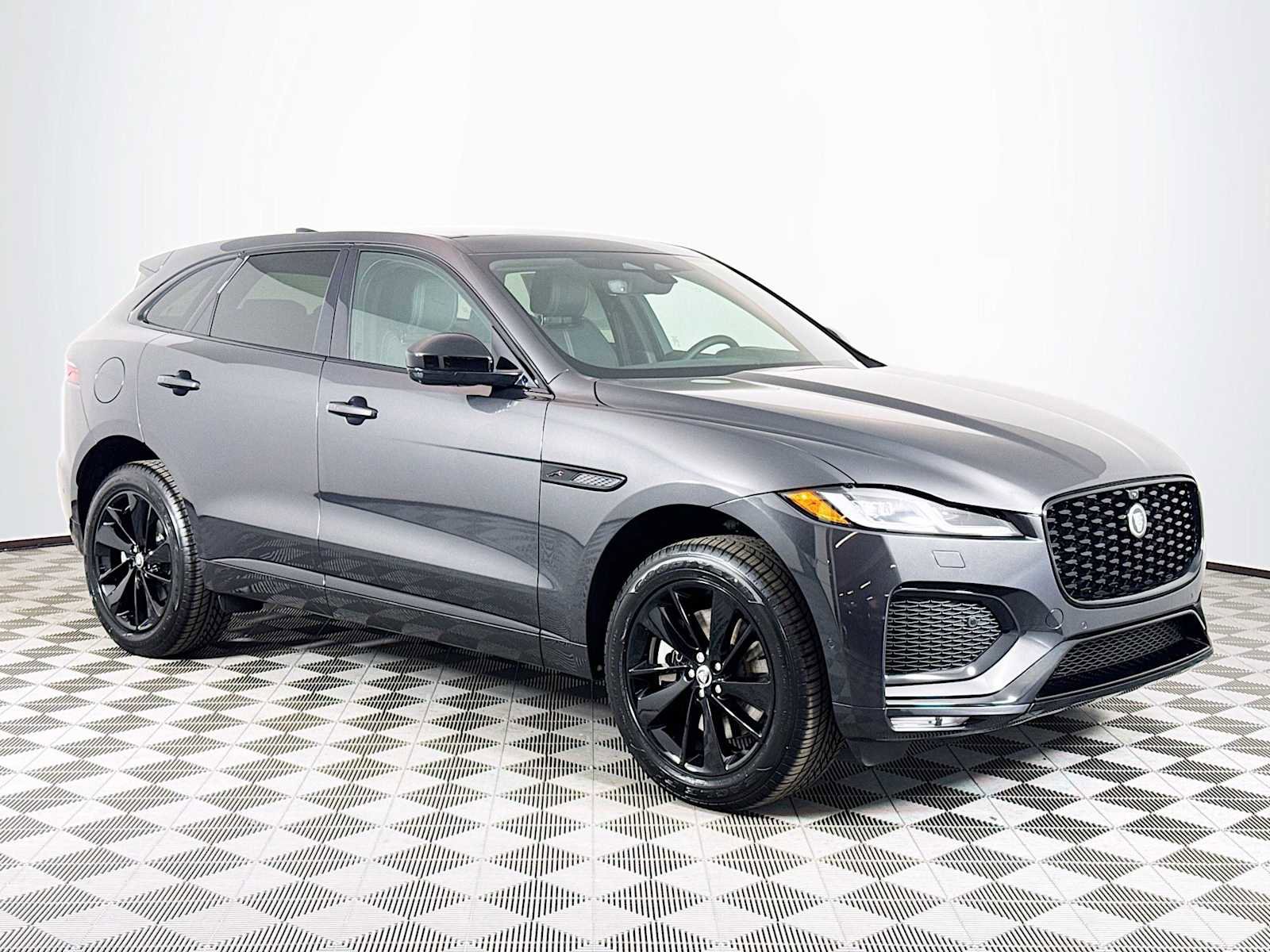 New 2026 Jaguar F-PACE R-Dynamic S image 2