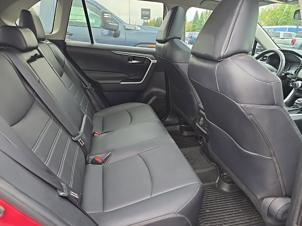 Used 2022 Toyota RAV4 XLE Premium image 11