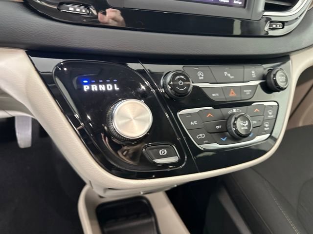 Used 2019 Chrysler Pacifica Touring Plus w/ Tire & Wheel Group image 20