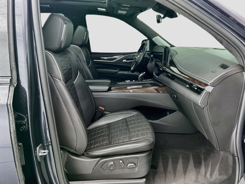 Used 2023 Cadillac Escalade Sport Platinum w/ Heavy-Duty Trailer Package AWD/4WD image 19
