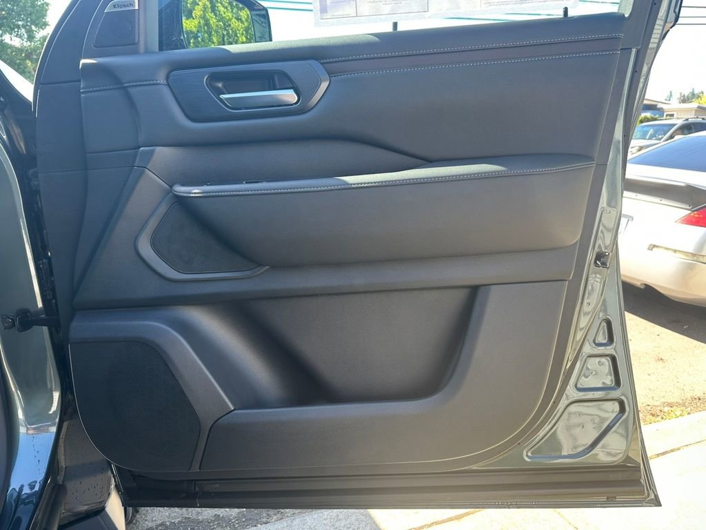 New 2026 Nissan Armada SL w/ Captain's Chari Seat Package image 22